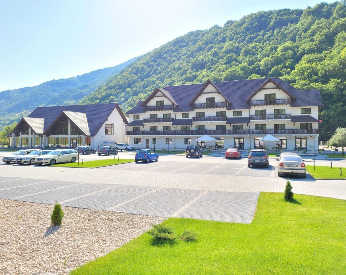 Martinie Nedei Hotel&Spa Transalpina מראה חיצוני תמונה