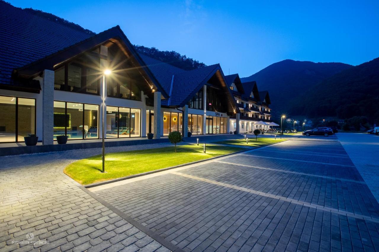 Martinie Nedei Hotel&Spa Transalpina מראה חיצוני תמונה